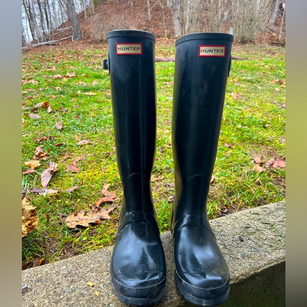 Women’s Black Hunter boots, barely worn size 8